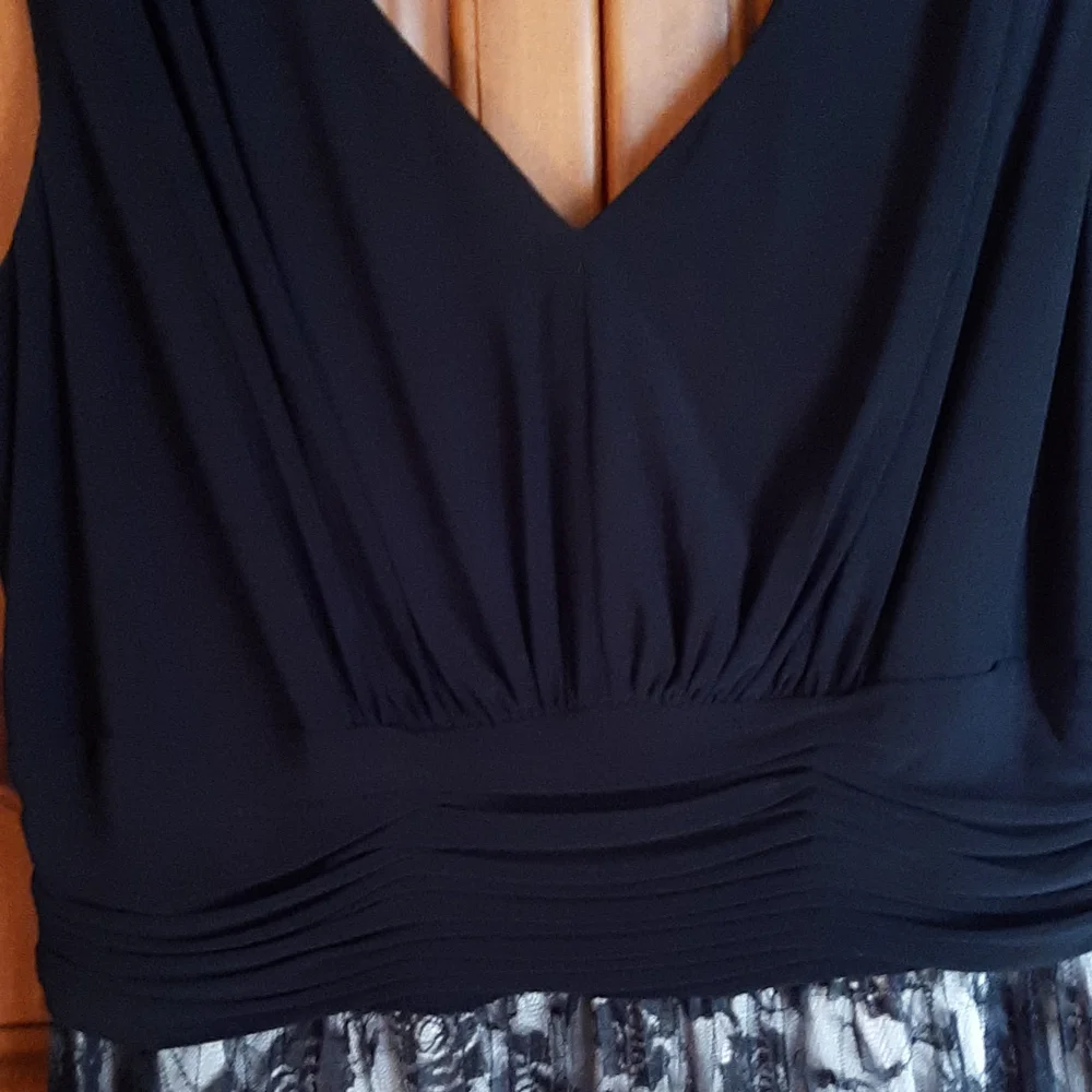 Dress - Picture 5 of 8
